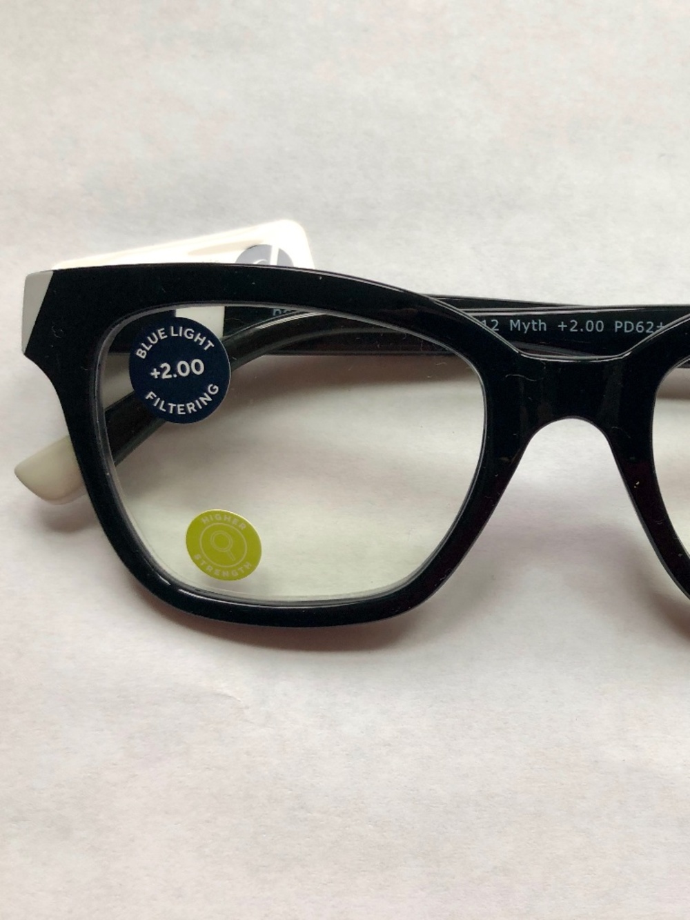 NEW Black with White Accents Peepers Blue Light Filtering +2.00 Readers